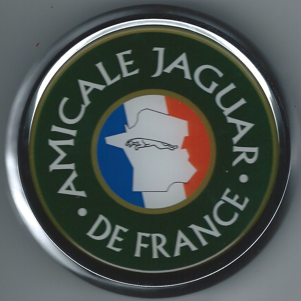  Badge  de  calandre  new look Amicale Jaguar  de  France